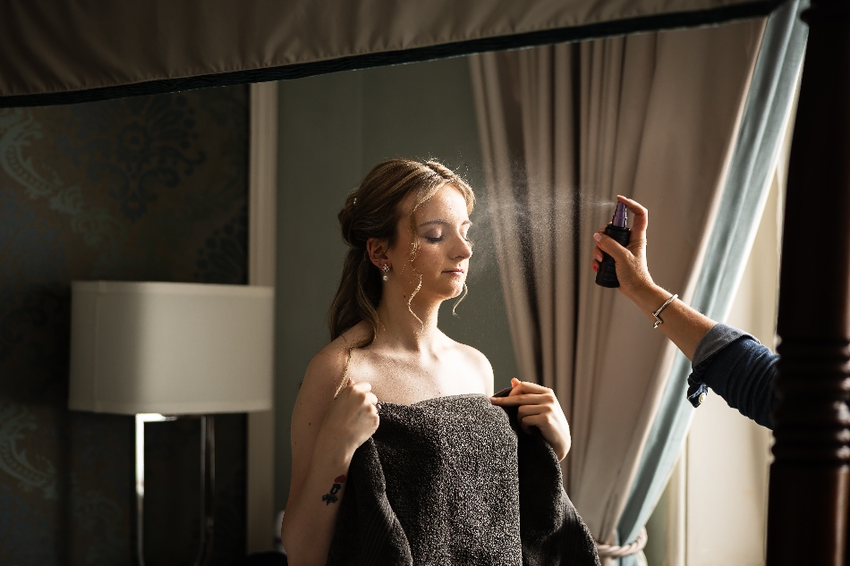 Gallery image 1: eye-do-make-up