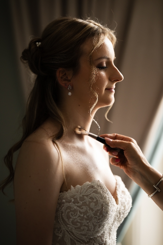Gallery image 2: eye-do-make-up