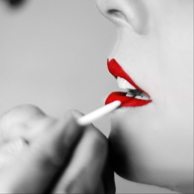 Gallery image 4: eye-do-make-up