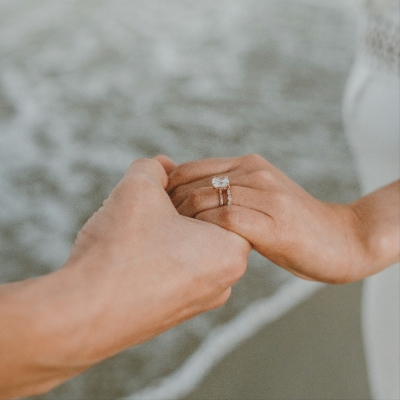 Grooms' News: How to secretly find out their ring size